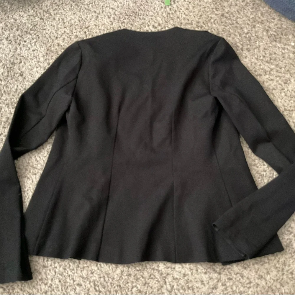Armani Exchandge women’s V neck Collarless Black Blazer. Single hook closure - M
